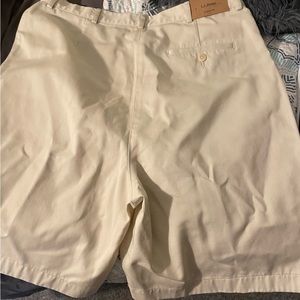 Women’s LLBean Wrinkle Free shorts